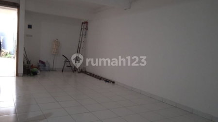 House for rent in Bandung, Indonesia · 4 rooms, 3 baths
