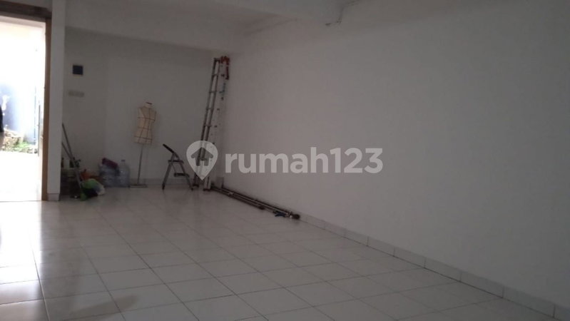House for rent in Bandung, Indonesia · 4 rooms, 3 baths
