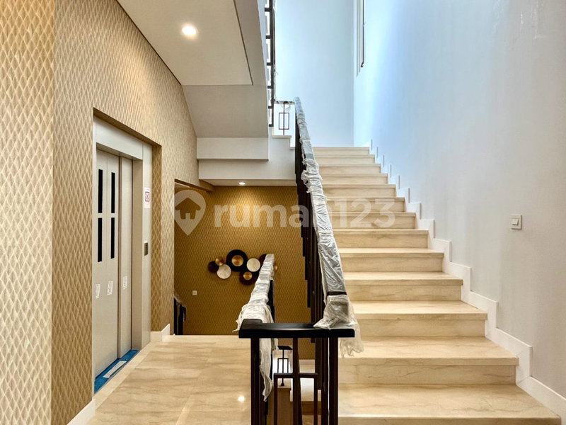 House for rent in South Jakarta, Indonesia · Cilandak · 4 rooms, 3 baths