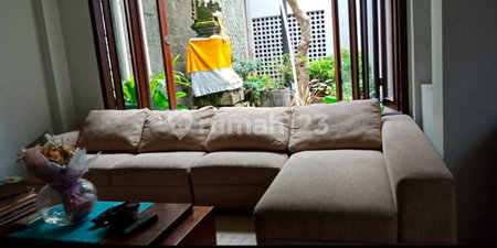 House for rent in Bekasi, Indonesia · Kemang Pratama · 5 rooms, 4 baths