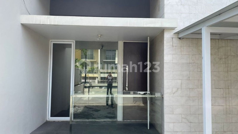 House for rent in West Jakarta, Indonesia · Cengkareng · 5 rooms, 4 baths