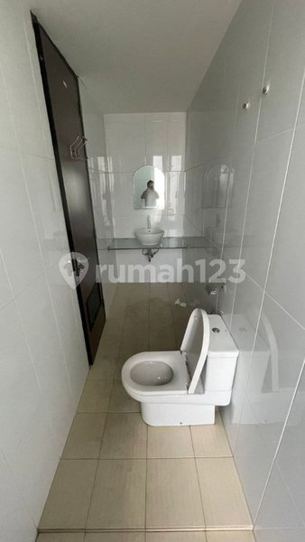 House for rent in West Jakarta, Indonesia · Cengkareng · 5 rooms, 4 baths