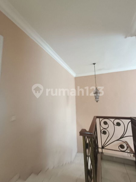 House for rent in Tangerang, Indonesia · Sukasari · 4 rooms, 4 baths