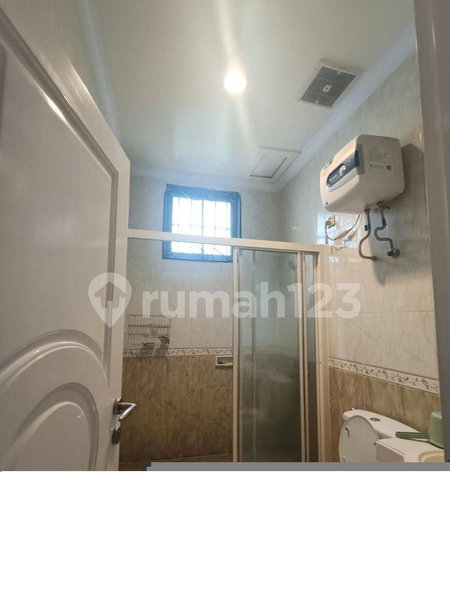 House for rent in Tangerang, Indonesia · Sukasari · 4 rooms, 4 baths