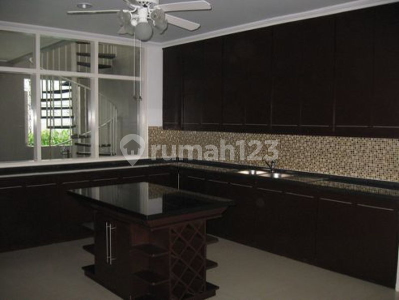House for rent in West Jakarta, Indonesia · Cengkareng · 4 rooms, 3 baths