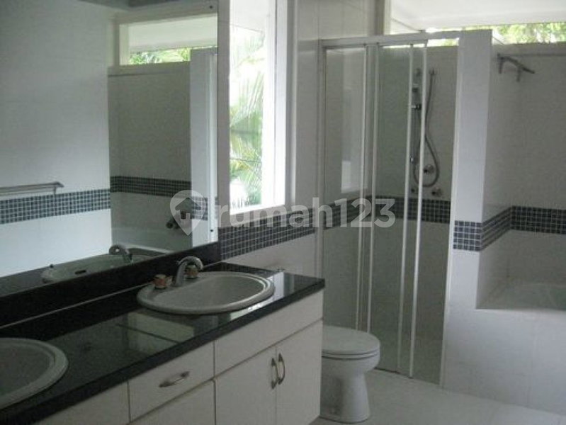 House for rent in West Jakarta, Indonesia · Cengkareng · 4 rooms, 3 baths