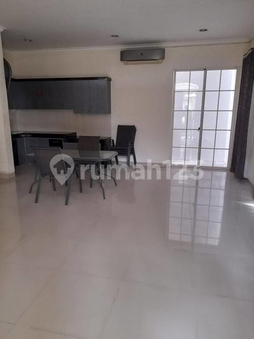 House for rent in Surabaya, Indonesia · 3 rooms, 3 baths
