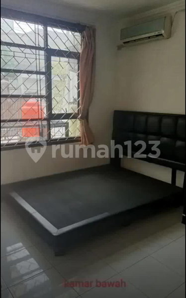 House for rent in Surabaya, Indonesia · 4 rooms, 2 baths