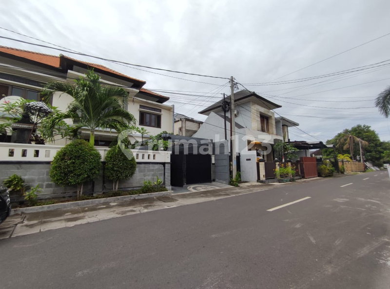 House for rent in Denpasar, Indonesia · 4 rooms, 5 baths