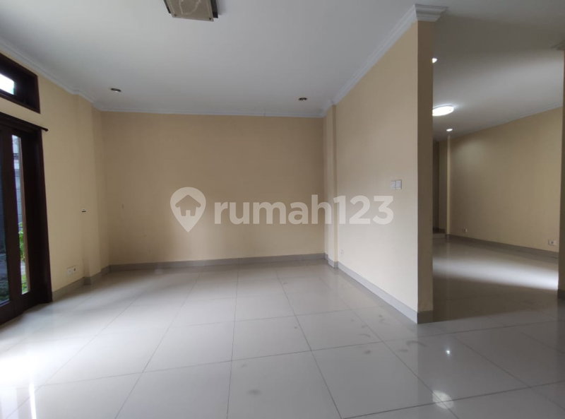 House for rent in Denpasar, Indonesia · 4 rooms, 5 baths