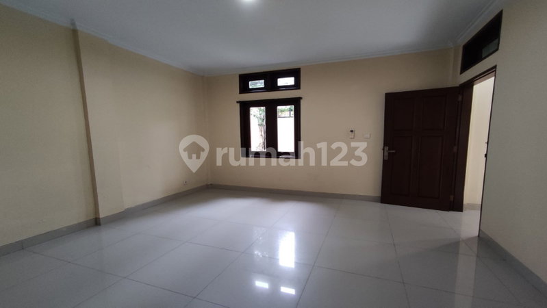 House for rent in Denpasar, Indonesia · 4 rooms, 5 baths