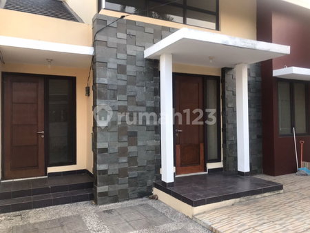 House for rent in South Jakarta, Indonesia · Kebayoran Lama · 3 rooms, 2 baths