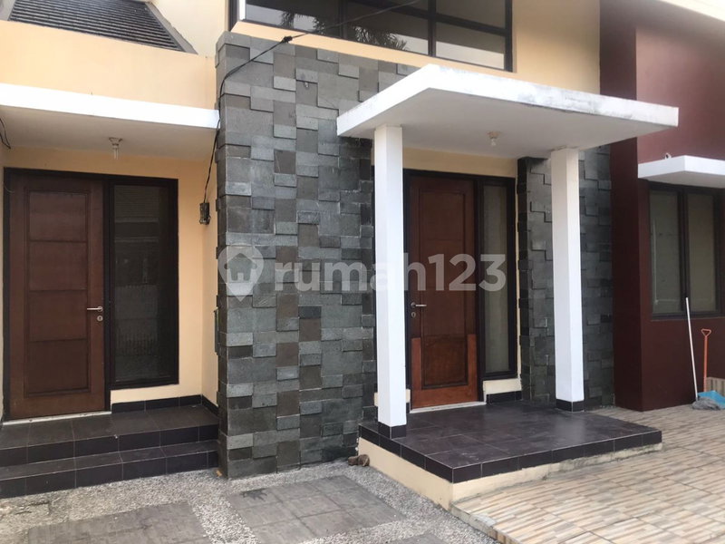 House for rent in South Jakarta, Indonesia · Kebayoran Lama · 3 rooms, 2 baths