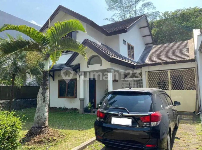 House for rent in Surabaya, Indonesia · 3 rooms, 3 baths