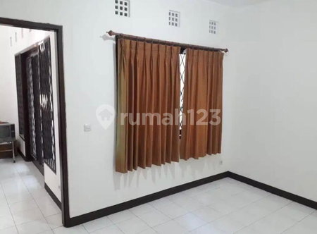 House for rent in Surabaya, Indonesia · 3 rooms, 3 baths