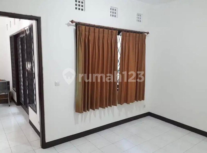 House for rent in Surabaya, Indonesia · 3 rooms, 3 baths