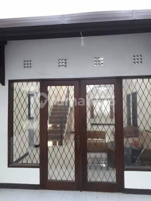 House for rent in Surabaya, Indonesia · 3 rooms, 3 baths