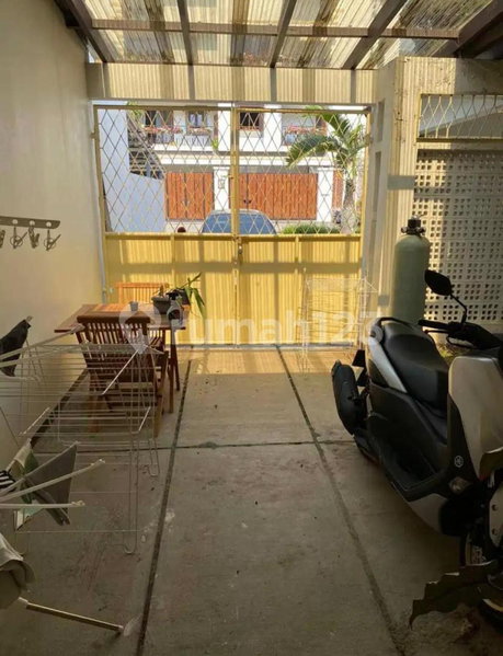 House for rent in Surabaya, Indonesia · 3 rooms, 3 baths