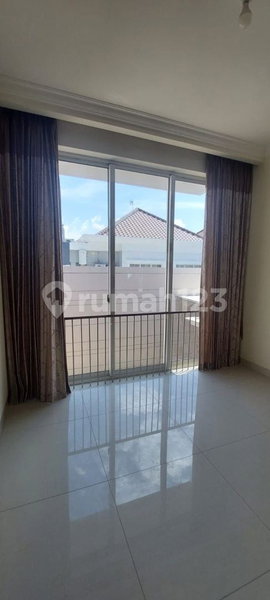 House for rent in Surabaya, Indonesia · 4 rooms, 4 baths