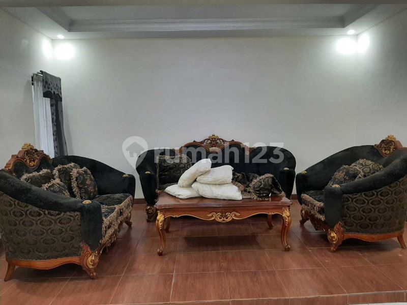House for rent in Bogor, Indonesia · 4 rooms, 4 baths