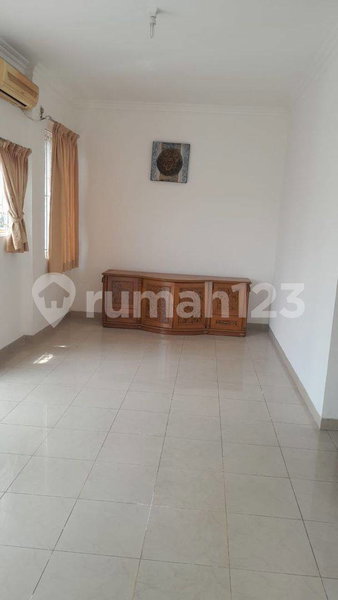 House for rent in Bandung, Indonesia · 3 rooms, 4 baths