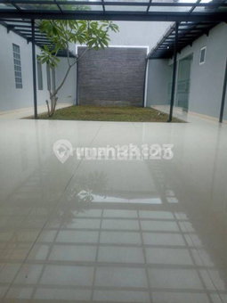 House for rent in Bandung, Indonesia · 4 rooms, 4 baths