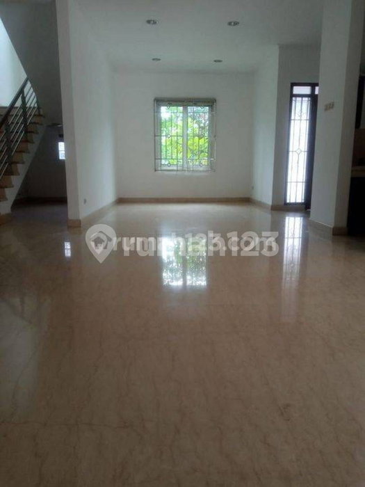 House for rent in Bandung, Indonesia · 4 rooms, 4 baths