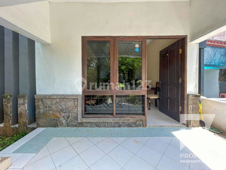 House for rent in Bandung, Indonesia · 3 rooms, 2 baths