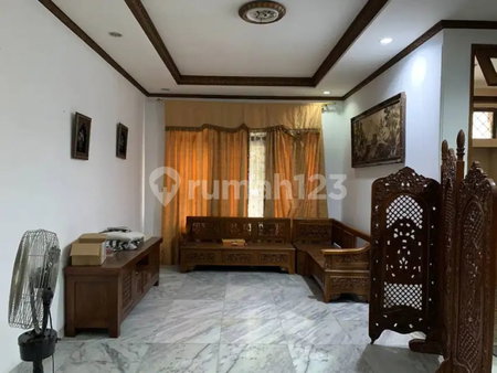 House for rent in Cipayung, Indonesia · Cipayung · 4 rooms, 3 baths
