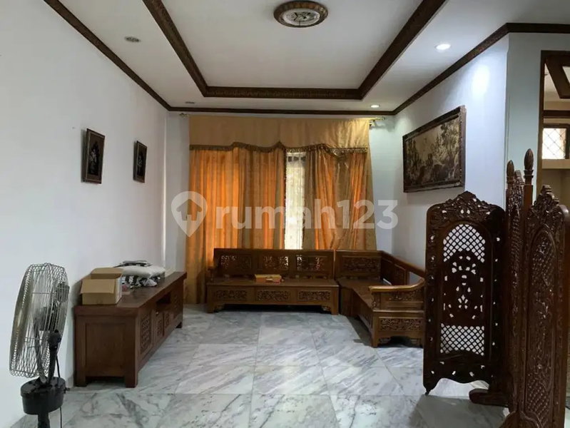 House for rent in Cipayung, Indonesia · Cipayung · 4 rooms, 3 baths