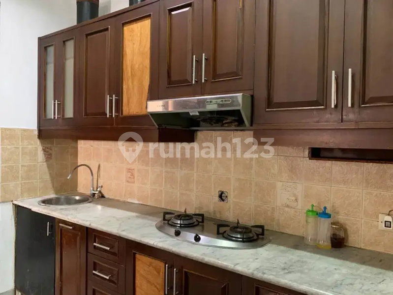 House for rent in Cipayung, Indonesia · Cipayung · 4 rooms, 3 baths