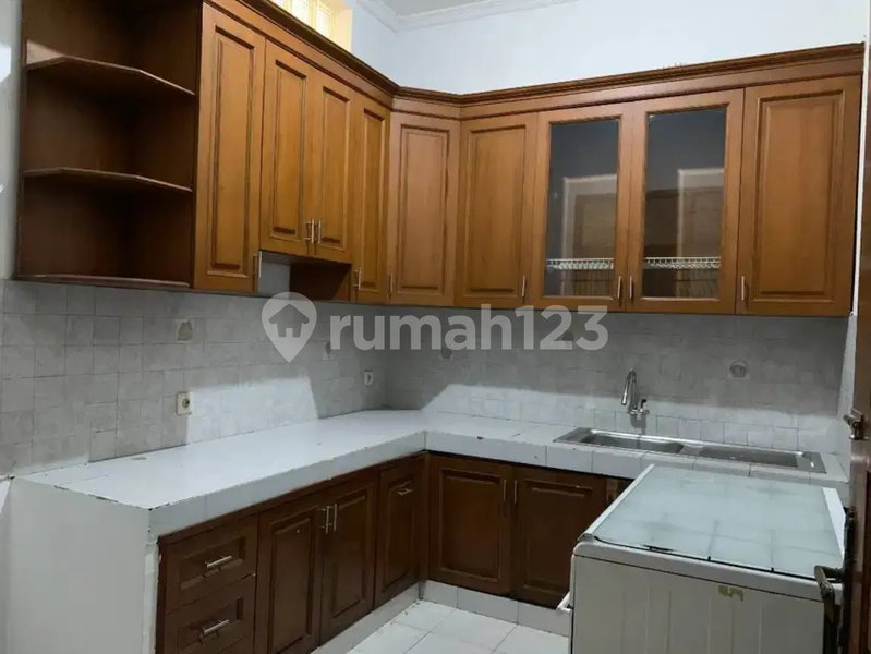 House for rent in Cipayung, Indonesia · Cipayung · 4 rooms, 3 baths