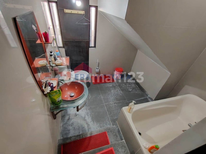 House for rent in Bandung, Indonesia · 5 rooms, 3 baths