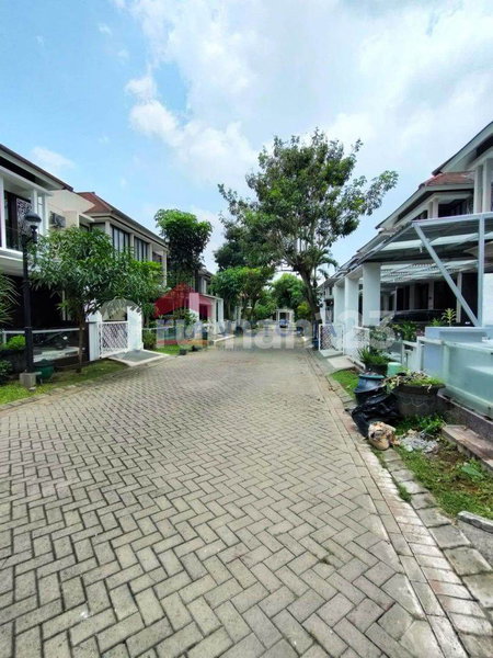 House for rent in Bandung, Indonesia · 5 rooms, 3 baths