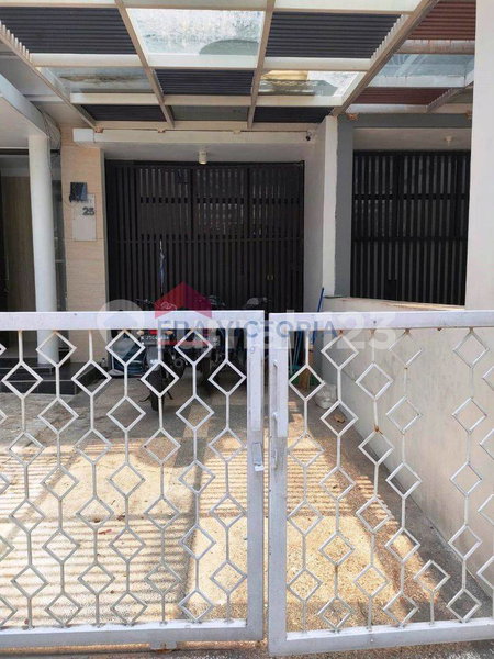 House for rent in Bandung, Indonesia · 5 rooms, 3 baths