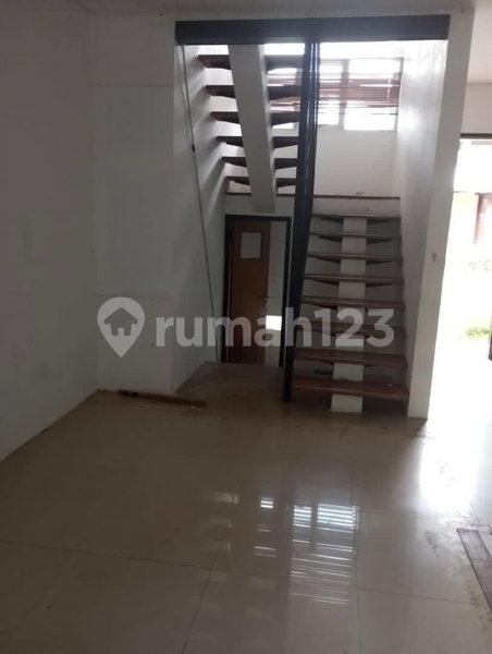 House for rent in Bandung, Indonesia · 4 rooms, 3 baths