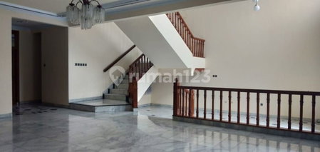 House for rent in South Jakarta, Indonesia · Kebayoran Lama · 6 rooms, 4 baths
