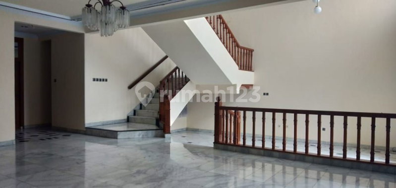 House for rent in South Jakarta, Indonesia · Kebayoran Lama · 6 rooms, 4 baths