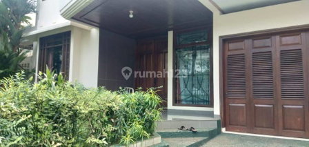 House for rent in South Jakarta, Indonesia · Kebayoran Lama · 6 rooms, 4 baths
