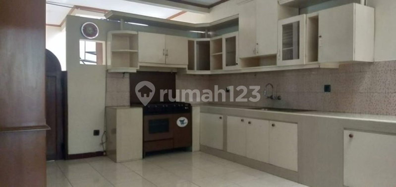 House for rent in South Jakarta, Indonesia · Kebayoran Lama · 6 rooms, 4 baths
