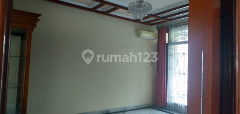 House for rent in South Jakarta, Indonesia · Kebayoran Lama · 6 rooms, 4 baths