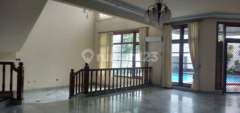 House for rent in South Jakarta, Indonesia · Kebayoran Lama · 6 rooms, 4 baths