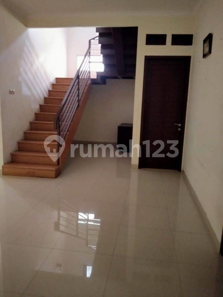 House for rent in Tangerang, Indonesia · Sukasari · 4 rooms, 3 baths