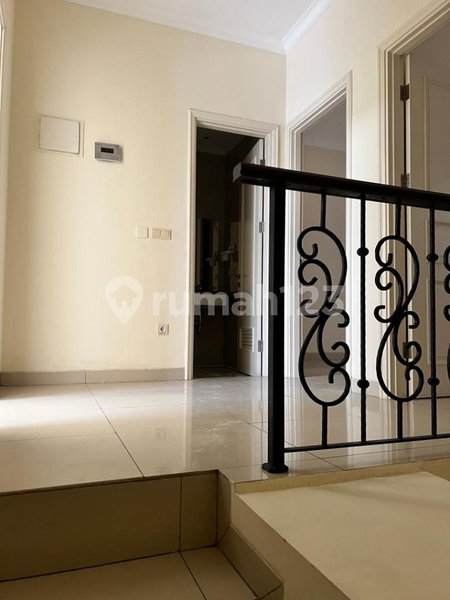 House for rent in Jakarta, Indonesia · Menteng · 3 rooms, 4 baths