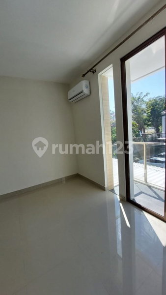 House for rent in Surabaya, Indonesia · 4 rooms, 2 baths