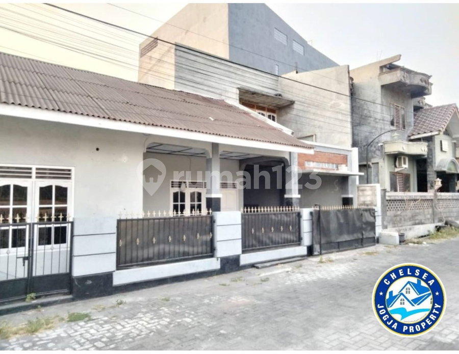 House for rent in Surabaya, Indonesia · 2 rooms, 2 baths