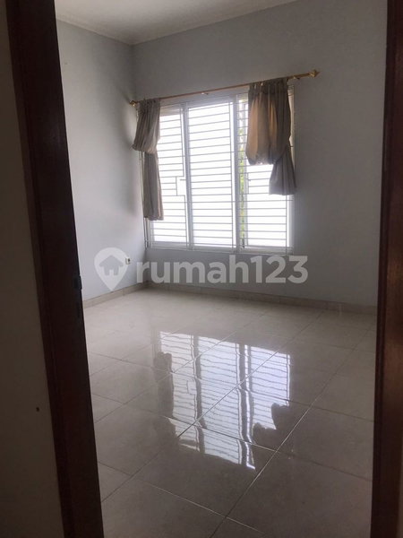 House for rent in North Jakarta, Indonesia · Pluit · 3 rooms, 2 baths