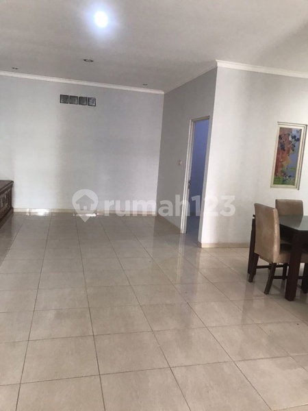 House for rent in North Jakarta, Indonesia · Pluit · 3 rooms, 2 baths