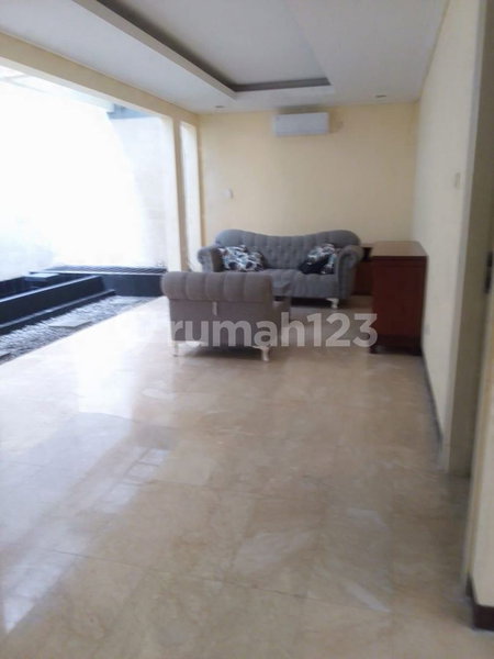House for rent in South Jakarta, Indonesia · Kebayoran Lama · 4 rooms, 4 baths
