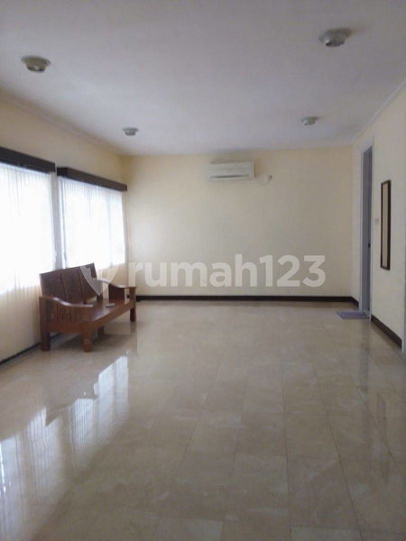 House for rent in South Jakarta, Indonesia · Kebayoran Lama · 4 rooms, 4 baths